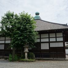 寄棟造りの屋根の上に大きな青い宝珠 By たびたび 願行寺のクチコミ フォートラベル 寄棟造りの屋根の上に大きな青い宝珠 By たびたび 願行寺のクチコミ フォートラベル