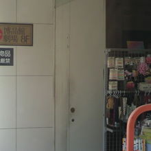 銀座の博品館の１階の商店の商品の様子です。