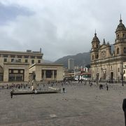 コロンビアの歴史の中心・ボリバル広場