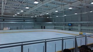 反町公園内に横浜銀行スケートアリーナがオープン