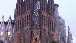 尖塔が増えてより完成に近づいているようです。