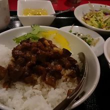 魯肉飯（ルーローファン）