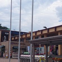 安達太良サービスエリア下りの外観です。