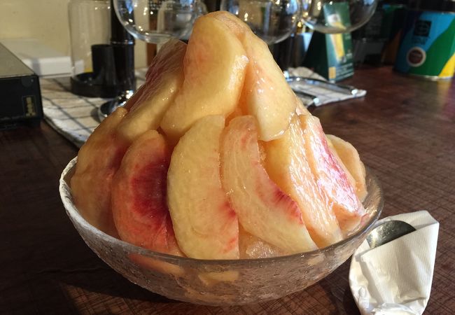 岡山産の桃カキ氷らしい…