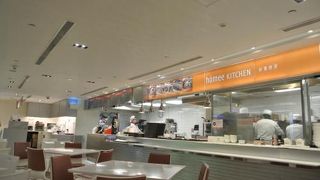 搭乗口A5近くのカジュアルレストラン