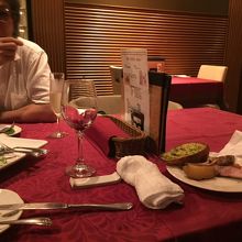 右に見えるのがお肉です。