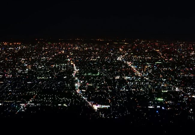 大阪平野を一望する夜景スポット