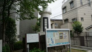 どこか滑稽に見えるような気がしてなりません