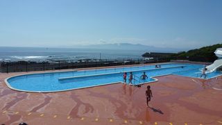 元町港から徒歩で行ける海水浴場