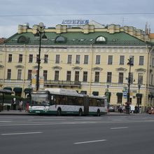 ネフスキー大通りを走るバス