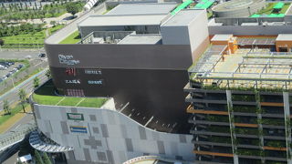 カリモク家具ショールームが入っていました。