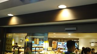 おいしい惣菜パンが買えます