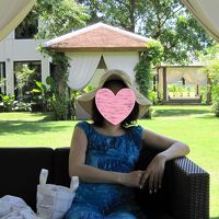 スパの敷地内の中庭のガゼホ。