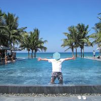 インフィニティープール。手前は浅いが奥は足が着かない。