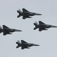 F-15の編隊飛行が見られます。