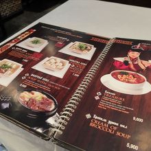 …１人でも気軽に頼めるスープ類や…、