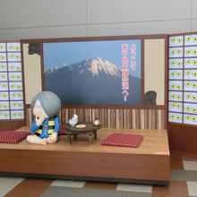 鬼太郎と目玉おやじがいます。