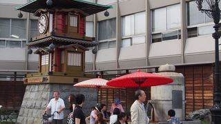 道後温泉駅前のシンボル