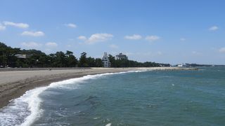 海岸線の松林から夫婦岩まで美しい眺め