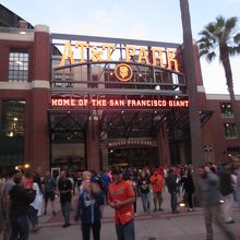 ウィーリー・メイズ・ゲートの様子です。