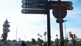 水族館・フェリー乗り場もあるバルセロナ港のメインプレイス