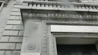 当時の小樽の反映が感じられる立派な建物。