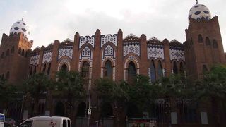 エッグのモニュメントがかわいい