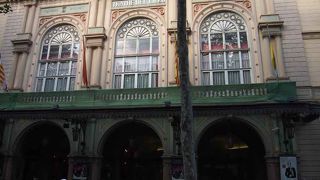 ゴシック地区にある150年以上の歴史を持つ劇場