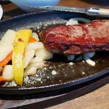 牧草牛のステーキ