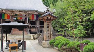 階段をほとんど上らずに参拝できます