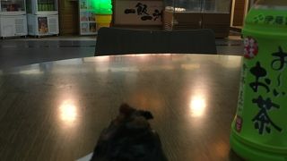 握りたてのおにぎり。