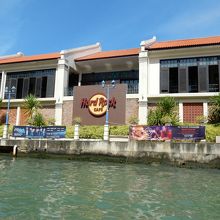 マラッカ川から見たハードロック・カフェ