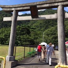 入り口の鳥居。ここは神社でもあります。