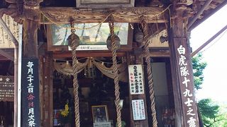 白虎隊士の霊像