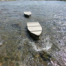 舟の飛び石
