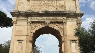 ローマに残る最古の凱旋門