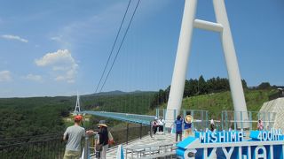 富士山が見える吊り橋