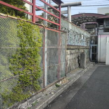 浴恩園之図の左は、水神社です。左側に鳥居と社殿が見えます。