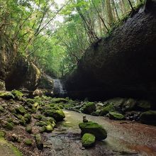 龍の腹と最奥部に懸かる「奥の滝」