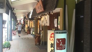 もんじゃ焼き屋が立ち並ぶ