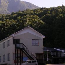 磐梯山が裏山になっています。