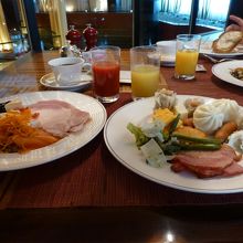 朝食のビュッフェです．基本的にカスケードカフェと同じです．
