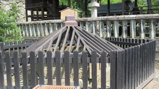 裏手にある井戸・・・