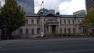 屋根部分の青銅の緑色が特徴的