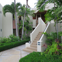 これが部屋の入口で、各部屋は独立した棟になっています