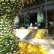 花の韓国式の仏教寺院の美
