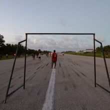 フナフティ国際空港 (FUN)