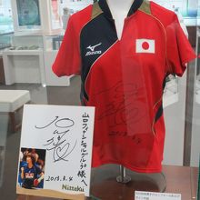 卓球石川選手がロンドンで銀メダルを取った時にきたユニフォーム