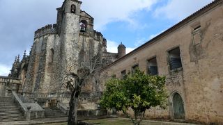 静寂の中、荘厳なつくりに感激