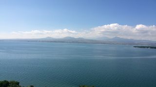 1900mの高地にある碧い湖